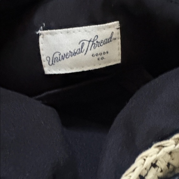 Universal thread handbag, excellent condition - Picture 6 of 8